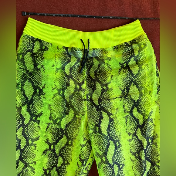 Off-White c/o Virgil Abloh Runway Ready to wear Neon Snakeprint Mesh Joggers - Picture 6 of 16